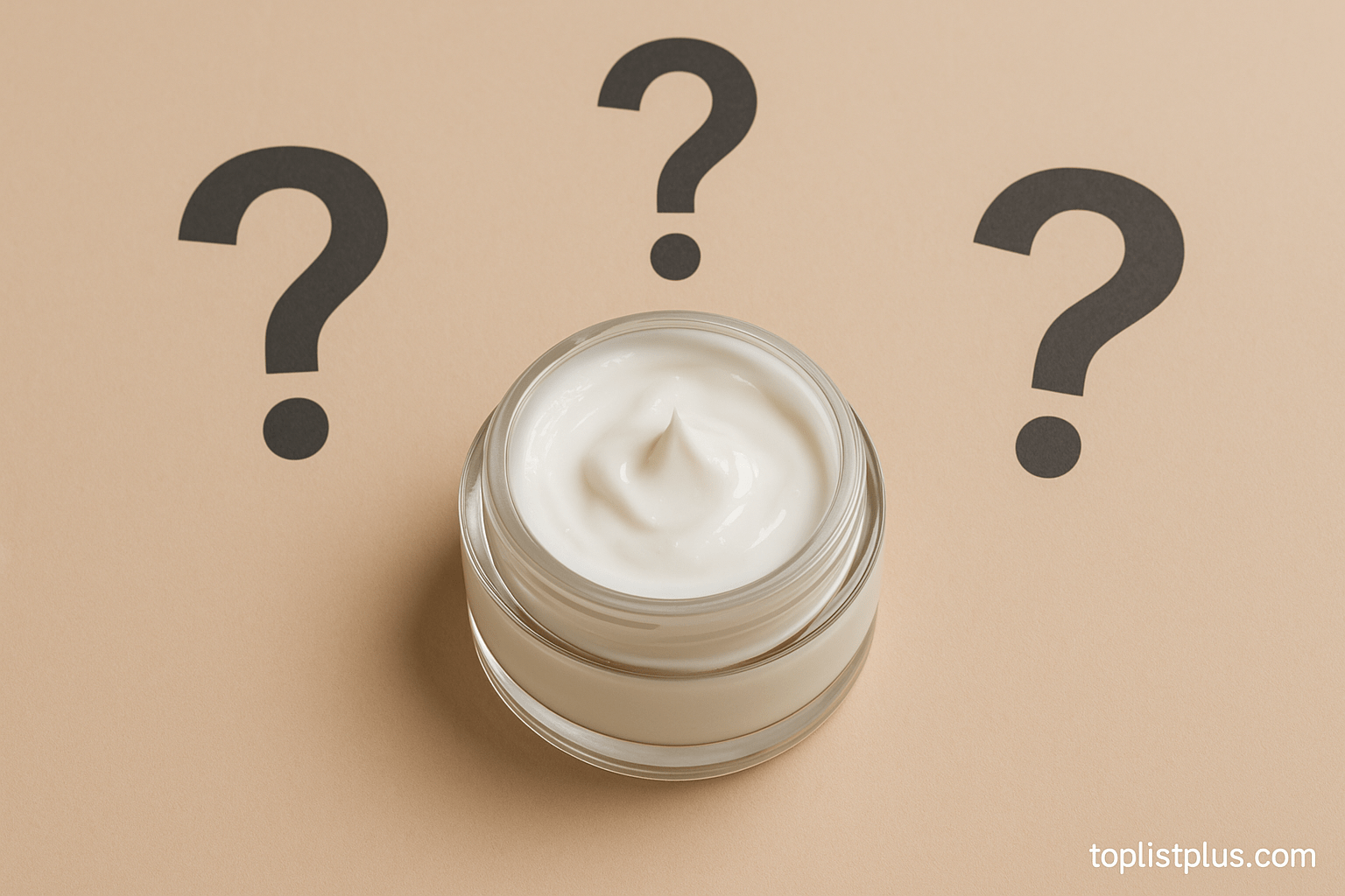 ภาพผู้หญิงกำลังทาครีมบำรุงผิวหน้าพร้อมเครื่องหมายคำถาม