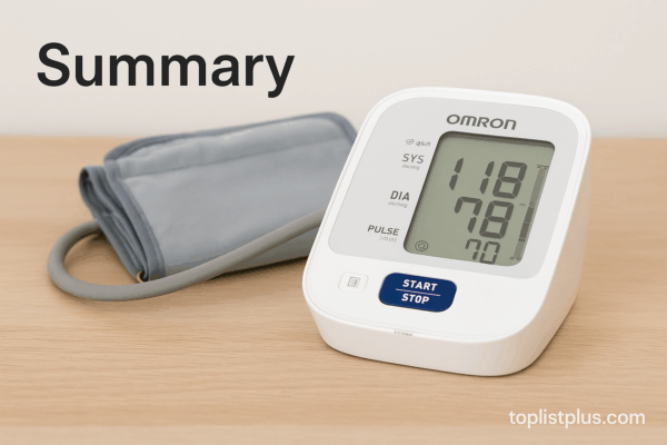 เครื่องวัดความดัน Omron รุ่นไหนดี วางอยู่บนโต๊ะไม้ พร้อมสายรัดแขน