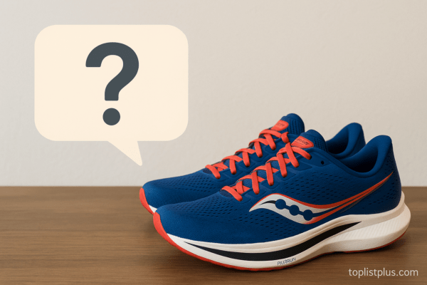 รองเท้าวิ่ง Saucony รุ่นไหนดี วางบนพื้นไม้พร้อมกรอบคำถาม