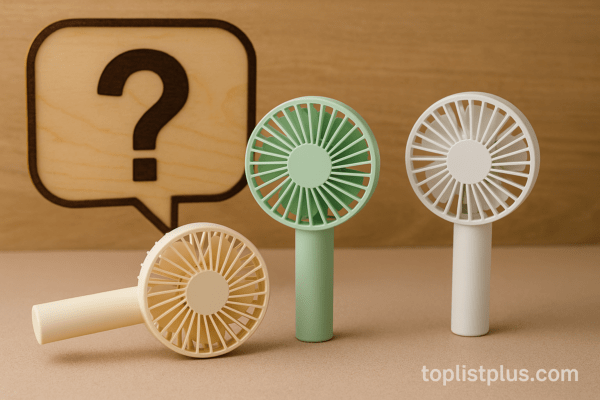พัดลมมือถือ ยี่ห้อไหนดี จัดวางเรียงกันหลากสี บนพื้นไม้ ใช้ตกแต่งบทความ SEO คำถามที่พบบ่อย พร้อมลายน้ำ toplistplus.com