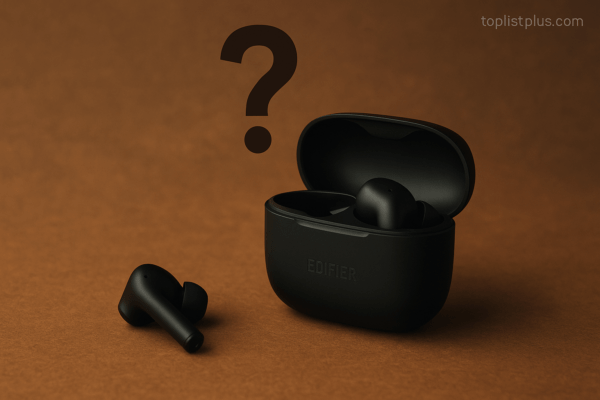 หูฟัง Edifier รุ่นไหนดี ภาพหูฟังไร้สายสีดำพร้อมเคสชาร์จวางบนพื้นหลังสีน้ำตาล