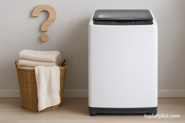 เครื่องซักผ้า Toshiba ฝาบน 10 kg รุ่นไหนดี ในห้องซักผ้าสมัยใหม่ พร้อมตะกร้าผ้าและเครื่องหมายคำถาม