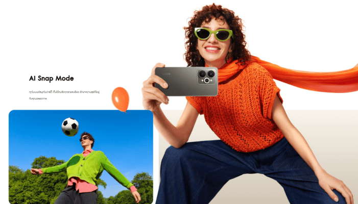 ภาพฟีเจอร์กล้อง AI Snap Mode ของ realme แสดงหญิงสาวกำลังถ่ายภาพการเคลื่อนไหวของชายหนุ่มเตะฟุตบอล เพื่อเปรียบเทียบว่า iQOO vs realme รุ่นไหนดี
