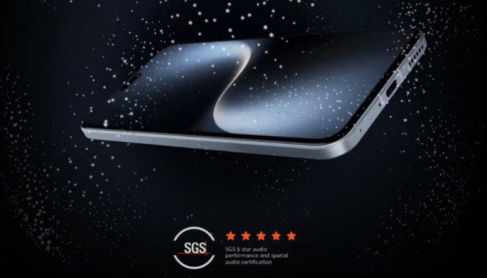 โทรศัพท์ HONOR ลอยอยู่ในอวกาศมืดๆ พร้อมสัญลักษณ์ SGS 5 ดาวสำหรับประสิทธิภาพเสียง ภาพนี้ใช้ประกอบการรีวิวเพื่อตอบคำถาม โทรศัพท์ HONOR ดีไหม