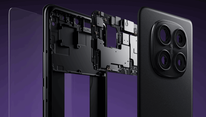 ภาพสมาร์ทโฟน Redmi Note 14 Pro 5G ถูกแยกส่วน แสดงให้เห็นหน้าจอ เมนบอร์ด และฝาหลังพร้อมกล้อง เน้นการออกแบบโครงสร้างภายในในการ รีวิว Redmi Note 14 Pro 5G
