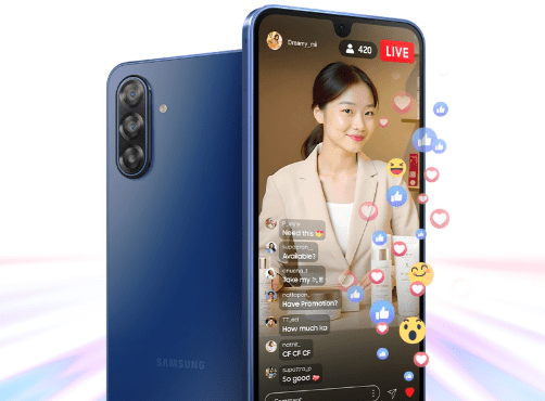 ภาพประกอบ Samsung Galaxy A17 vs Samsung Galaxy A16 5G แสดงสมาร์ตโฟนกำลังไลฟ์สดพร้อมแสดงคอมเมนต์และอีโมจิ เพื่อสื่อถึงประสิทธิภาพกล้องหน้าและความเหมาะสมในการใช้งานโซเชียลมีเดีย