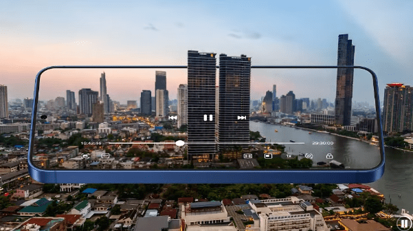 Samsung Galaxy S25+ vs OnePlus 13 ภาพแสดงหน้าจอสมาร์ทโฟน Samsung Galaxy S25+ ระหว่างเล่นวิดีโอด้วยความคมชัดระดับสูง