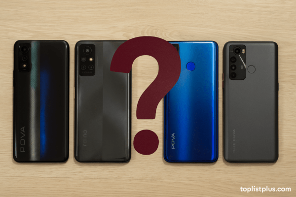 โทรศัพท์ TECNO POVA Series รุ่นไหนดี ภาพรวมของสมาร์ตโฟน TECNO POVA วางเรียงในพื้นหลังไม้โทนอบอุ่น พร้อมลายน้ำ toplistplus.com สำหรับประกอบบทความคำถามที่พบบ่อย