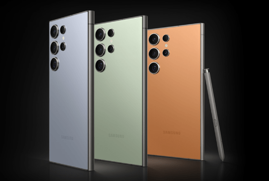 ภาพเครื่อง Samsung Galaxy S24 Ultra หลากสีพร้อม S Pen ประกอบบทความเปรียบเทียบ vivo X300 vs Samsung Galaxy S24 Ultra
